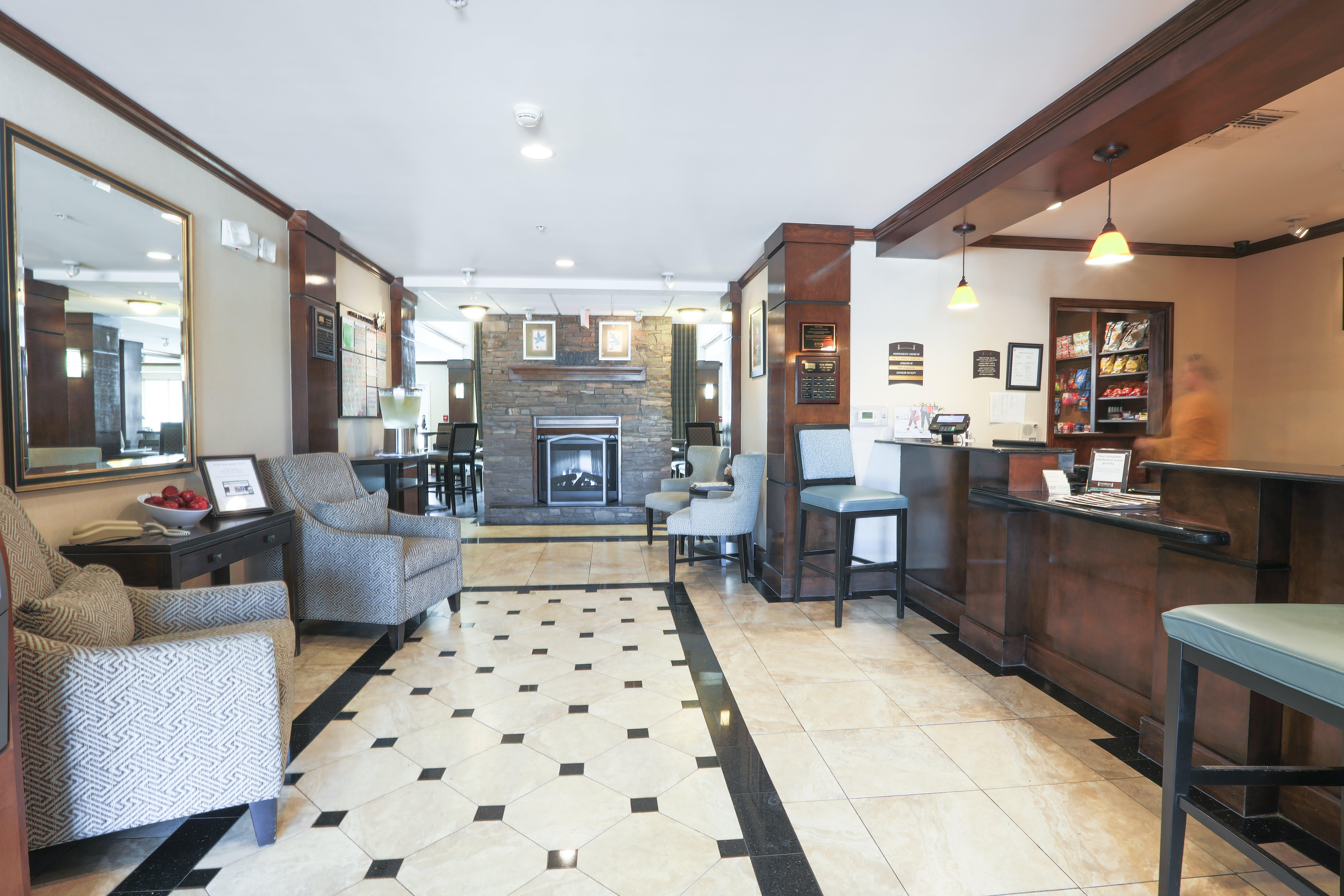 Hotel Staybridge Airport By Ihg