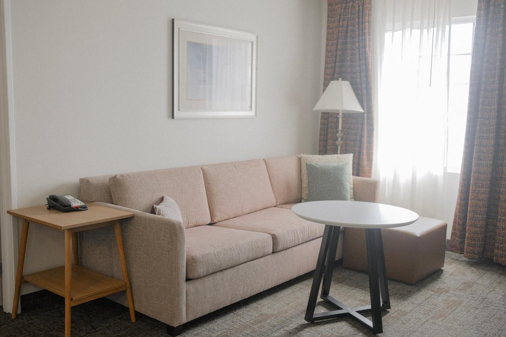 Hotel Staybridge Airport By Ihg 3*