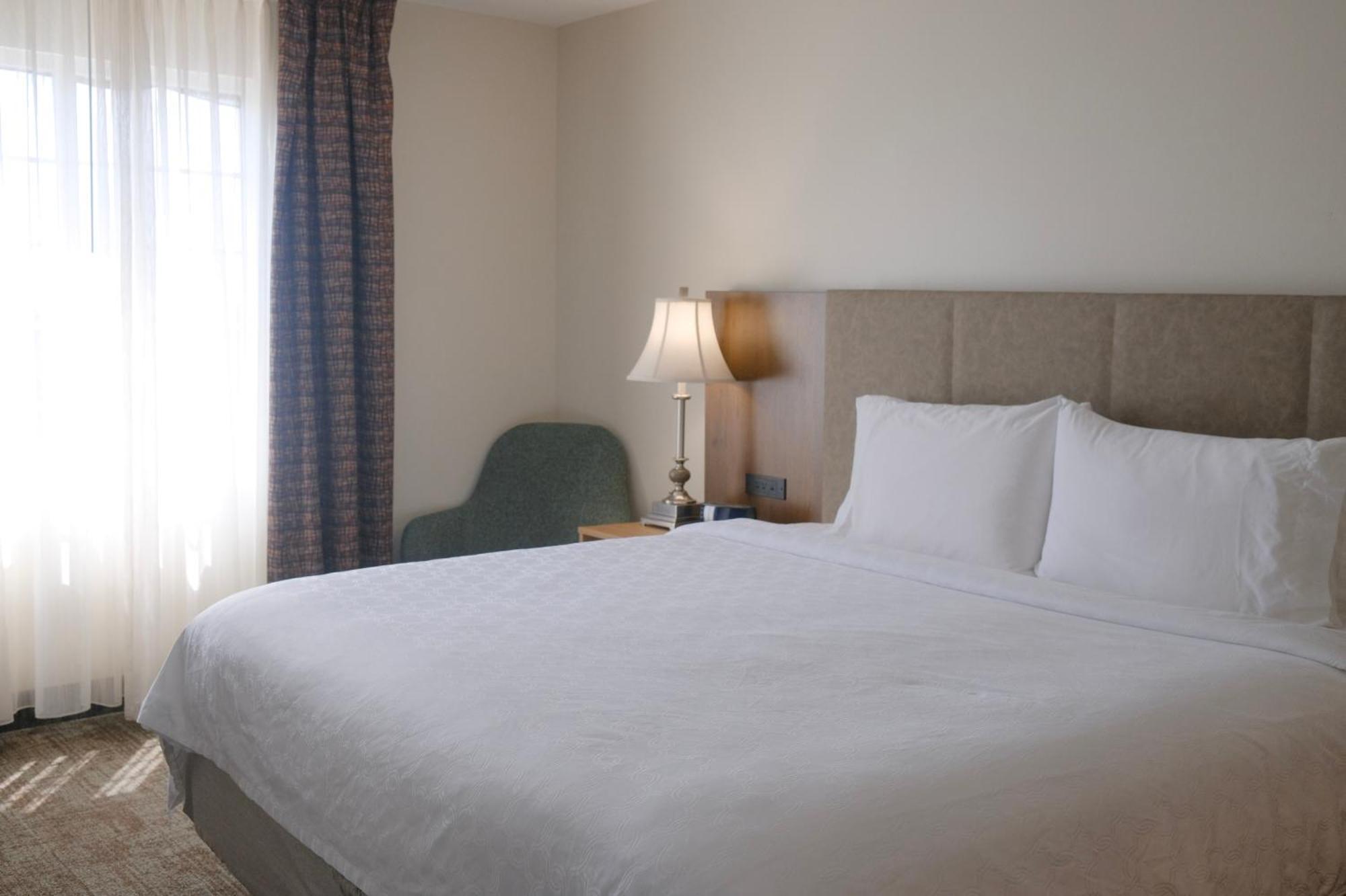 Hotel Staybridge Airport By Ihg 3*