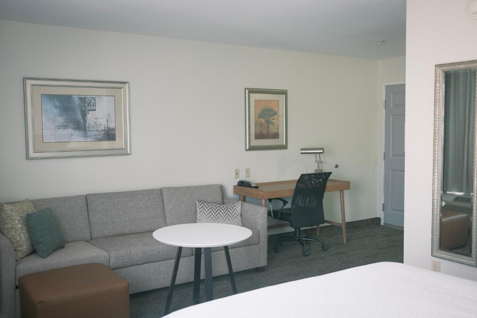 Staybridge Airport By Ihg Hotel Austin