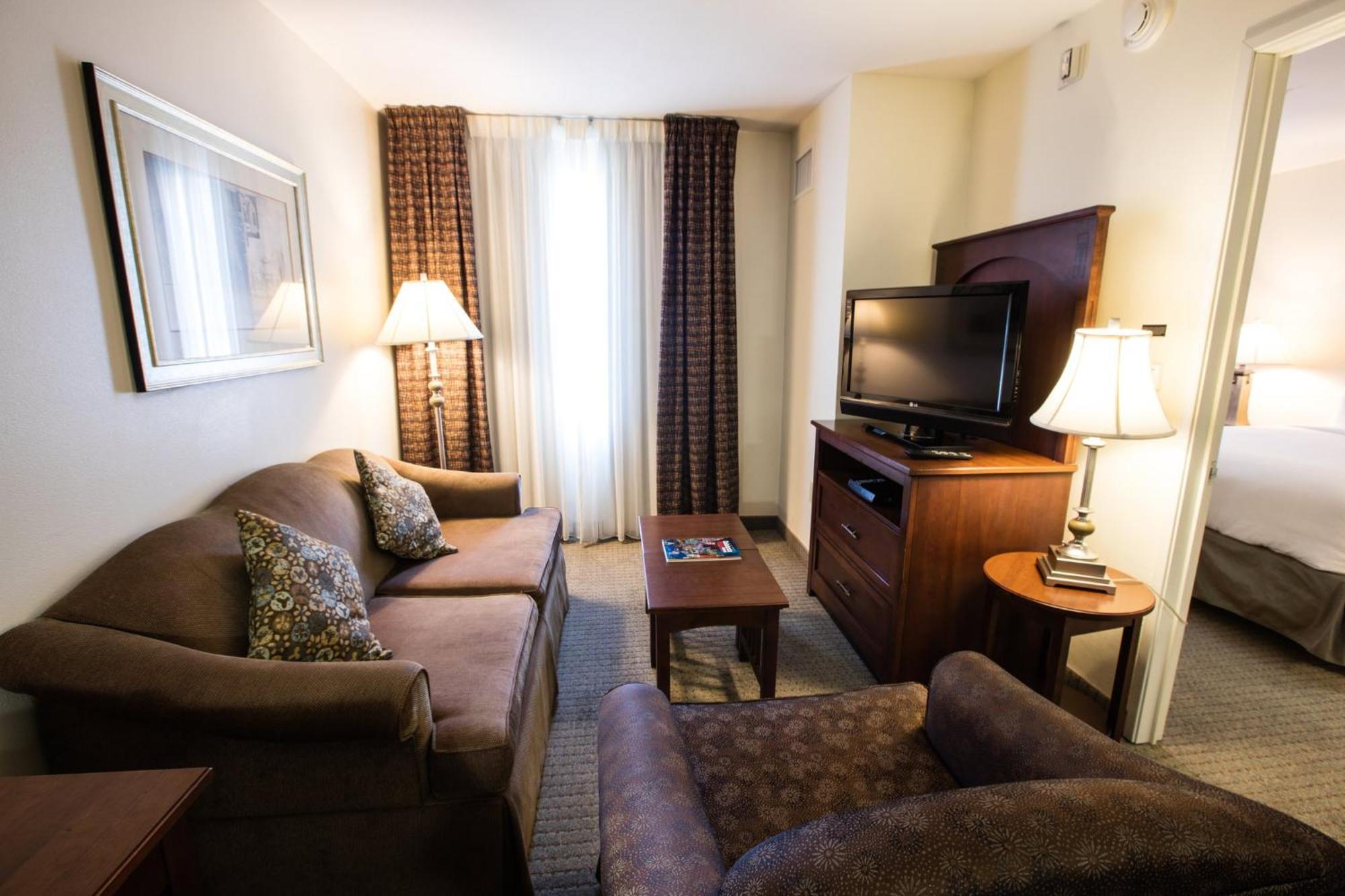 Hotel Staybridge Airport By Ihg