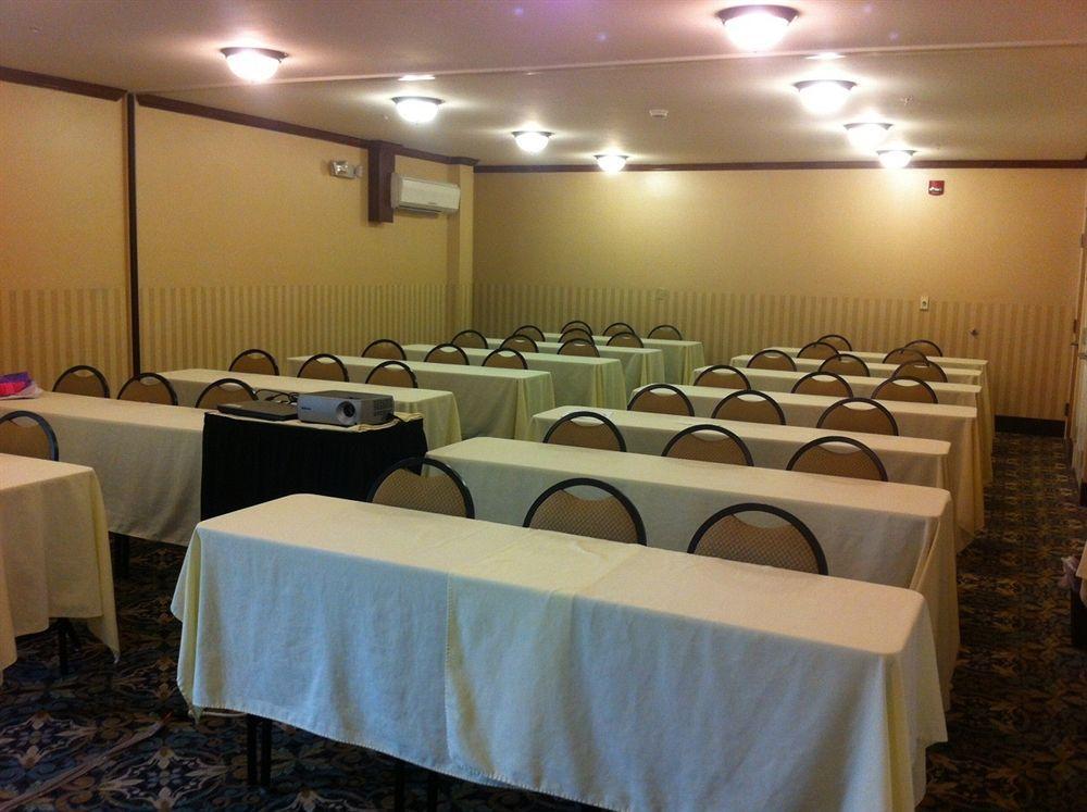 Staybridge Airport By Ihg Hotel 3*