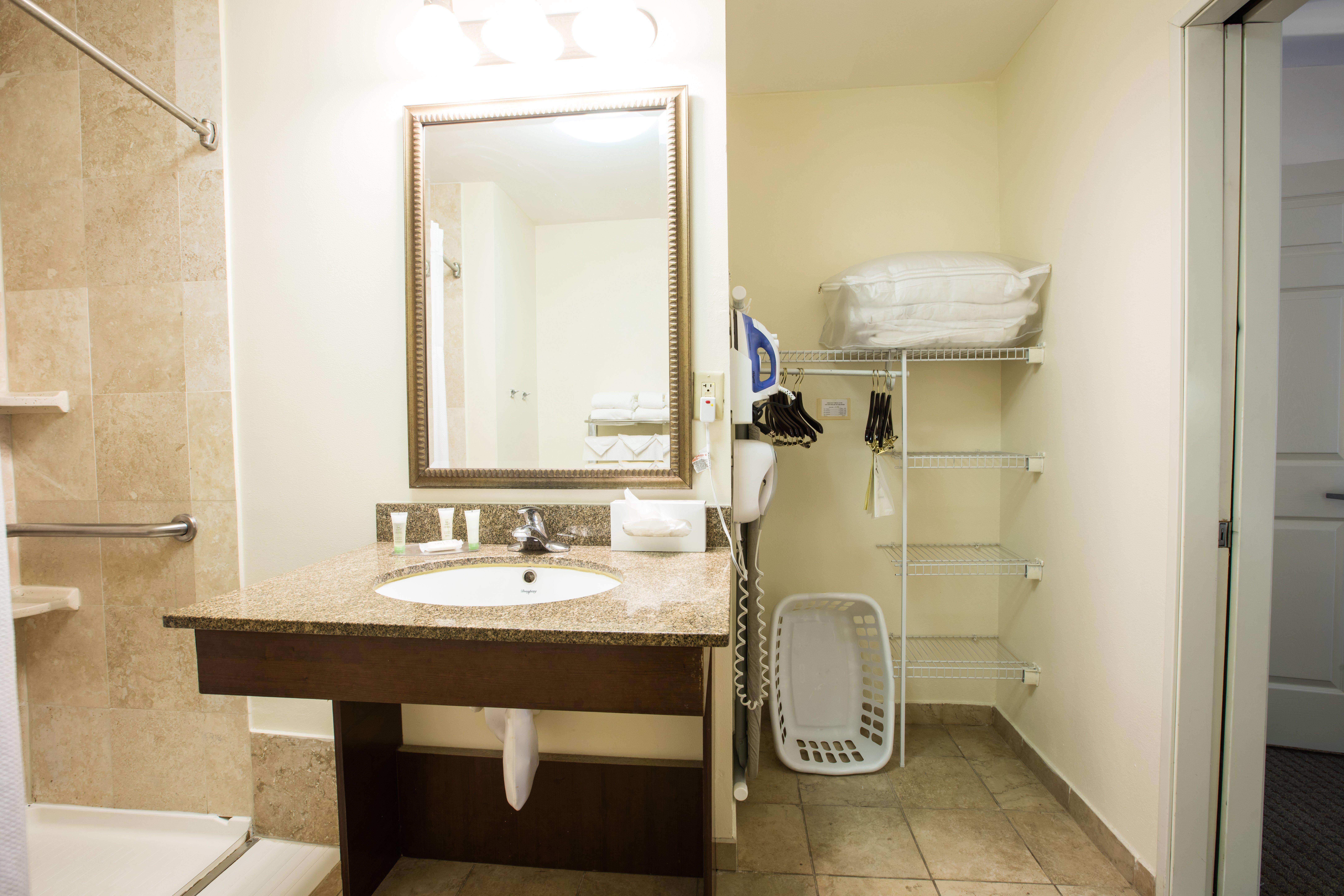 Hotel Staybridge Airport By Ihg