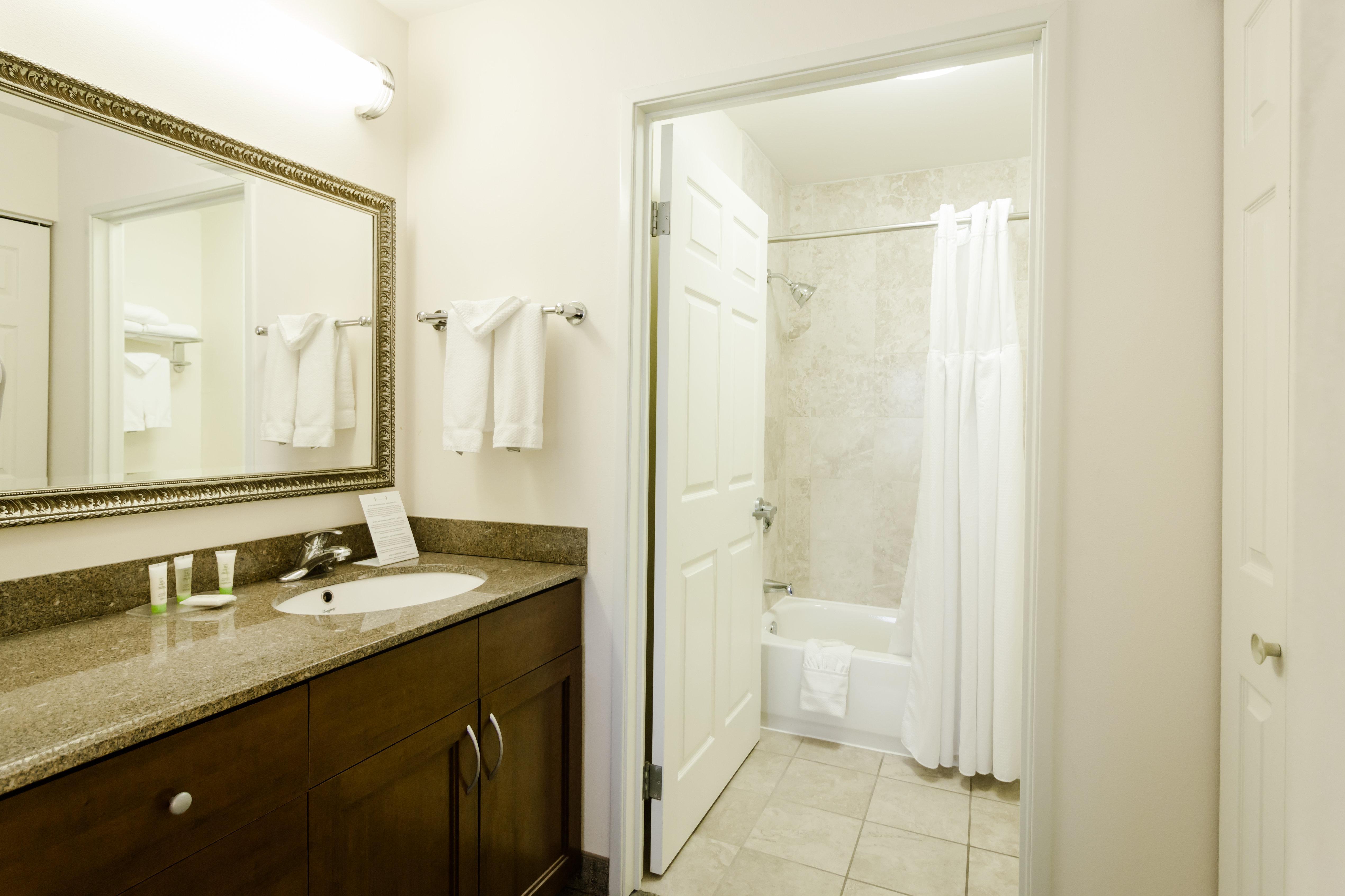 Staybridge Airport By Ihg Hotel 3*