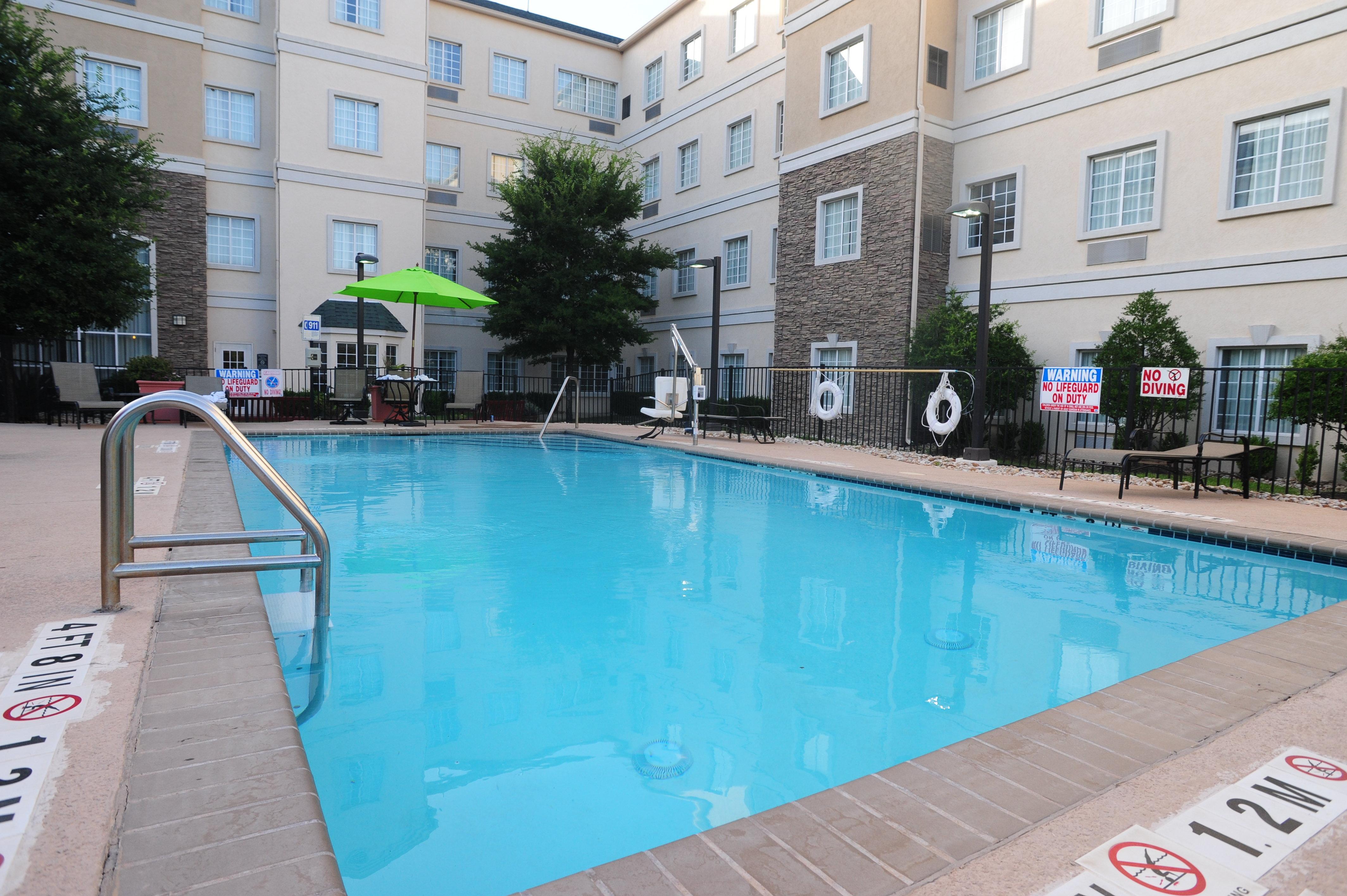 Hotel Staybridge Airport By Ihg