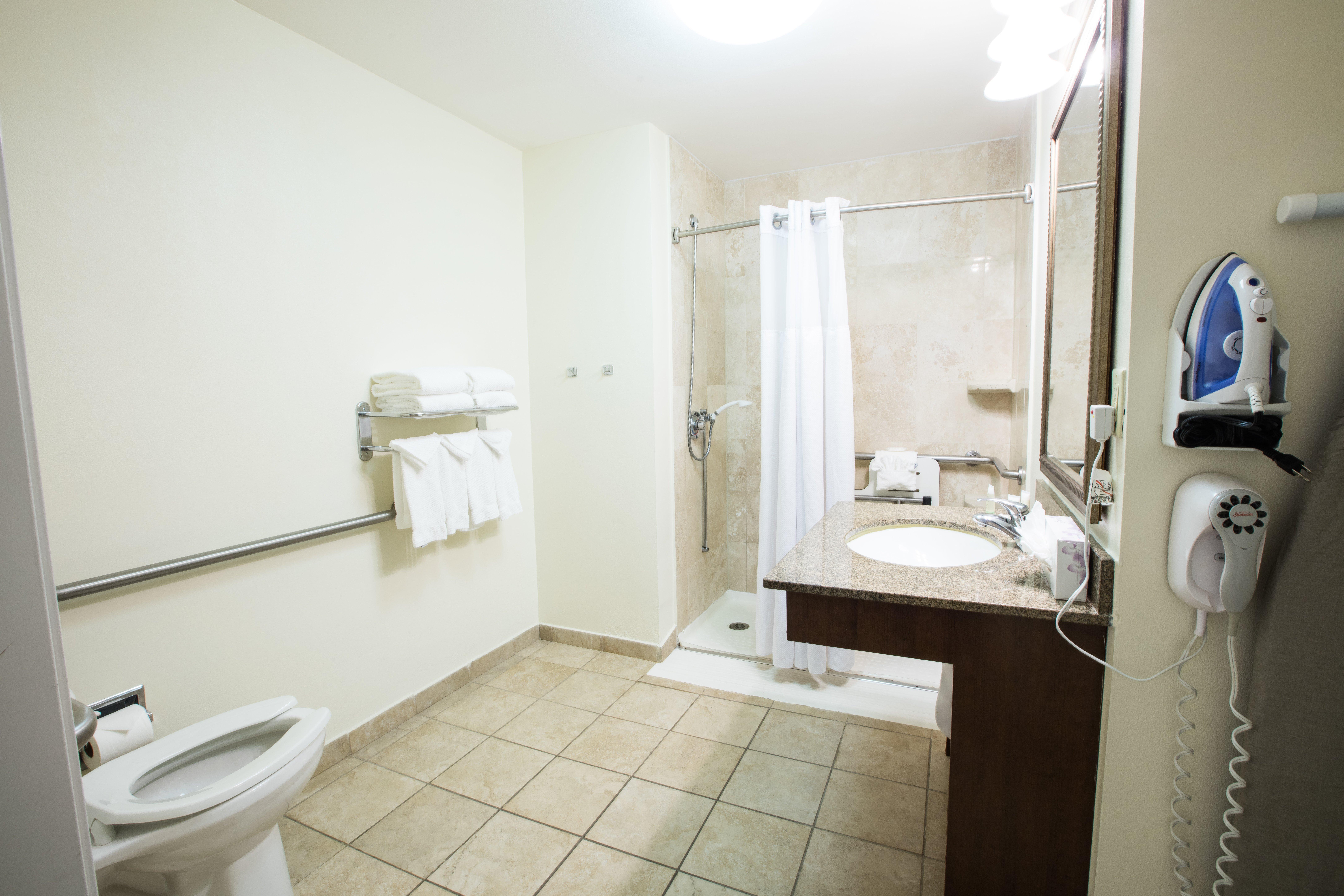 Staybridge Airport By Ihg Hotel 3*